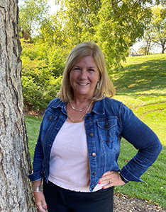Busey Associate Julie Kavy smiling next to a tree
